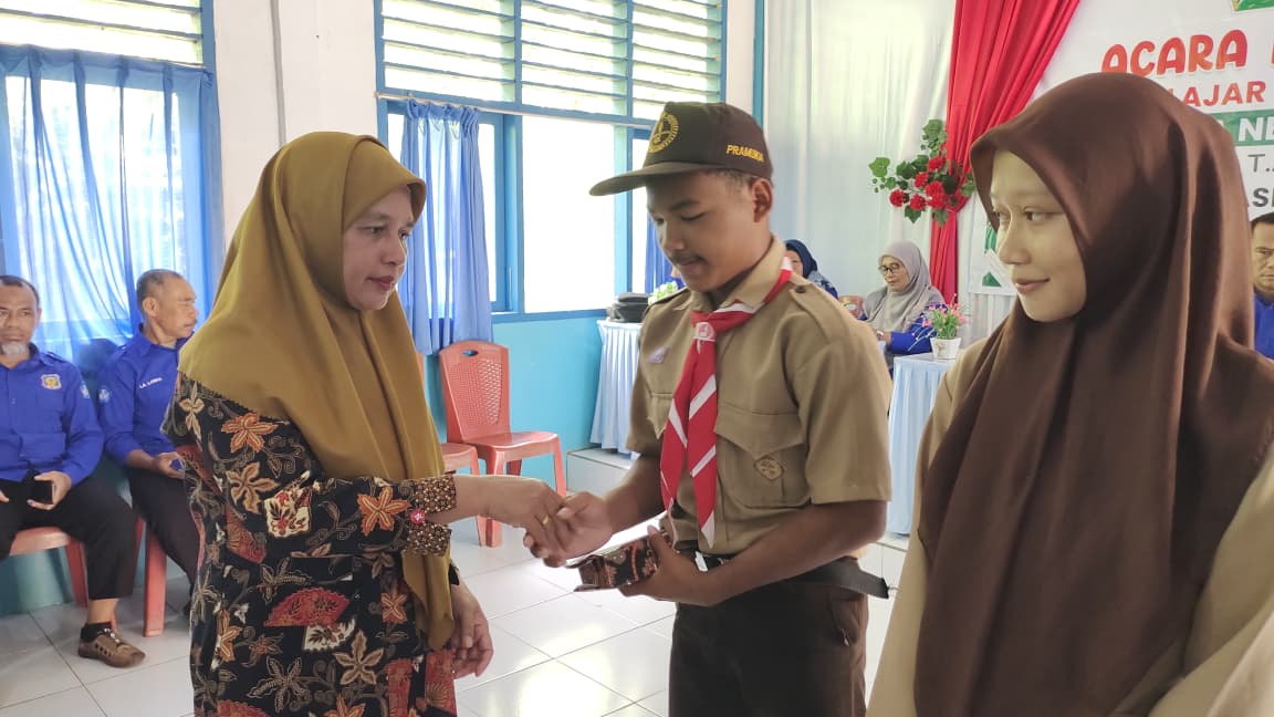 Penerimaan Rapor Semester Ganjil T.A 2025/2026